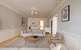 Big 4 Bedroom Apartment With Bathtub By Cph City Hall Square