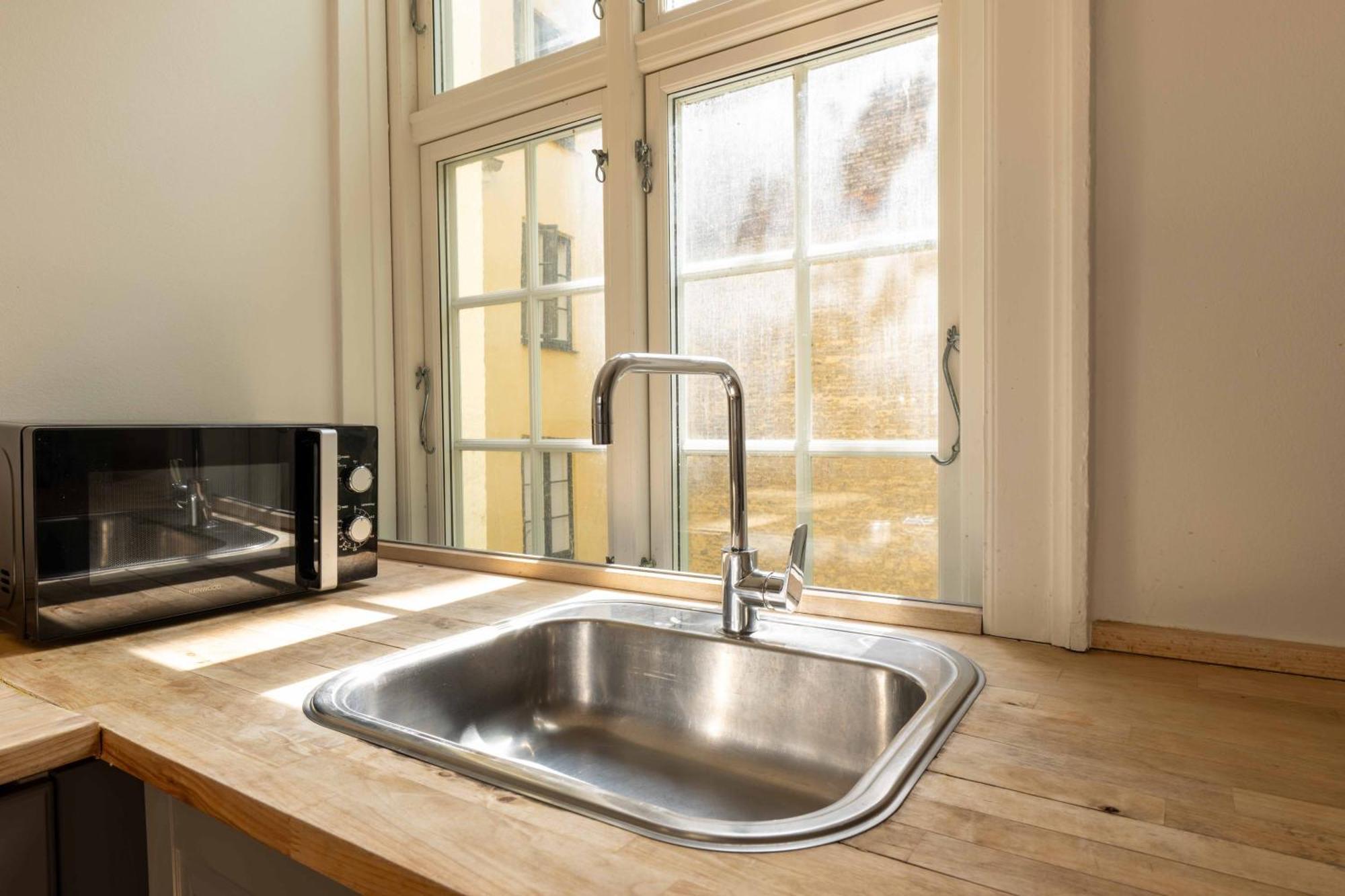 Big 4 Bedroom Apartment With Bathtub By Cph City Hall Square Copenhagen Exterior photo