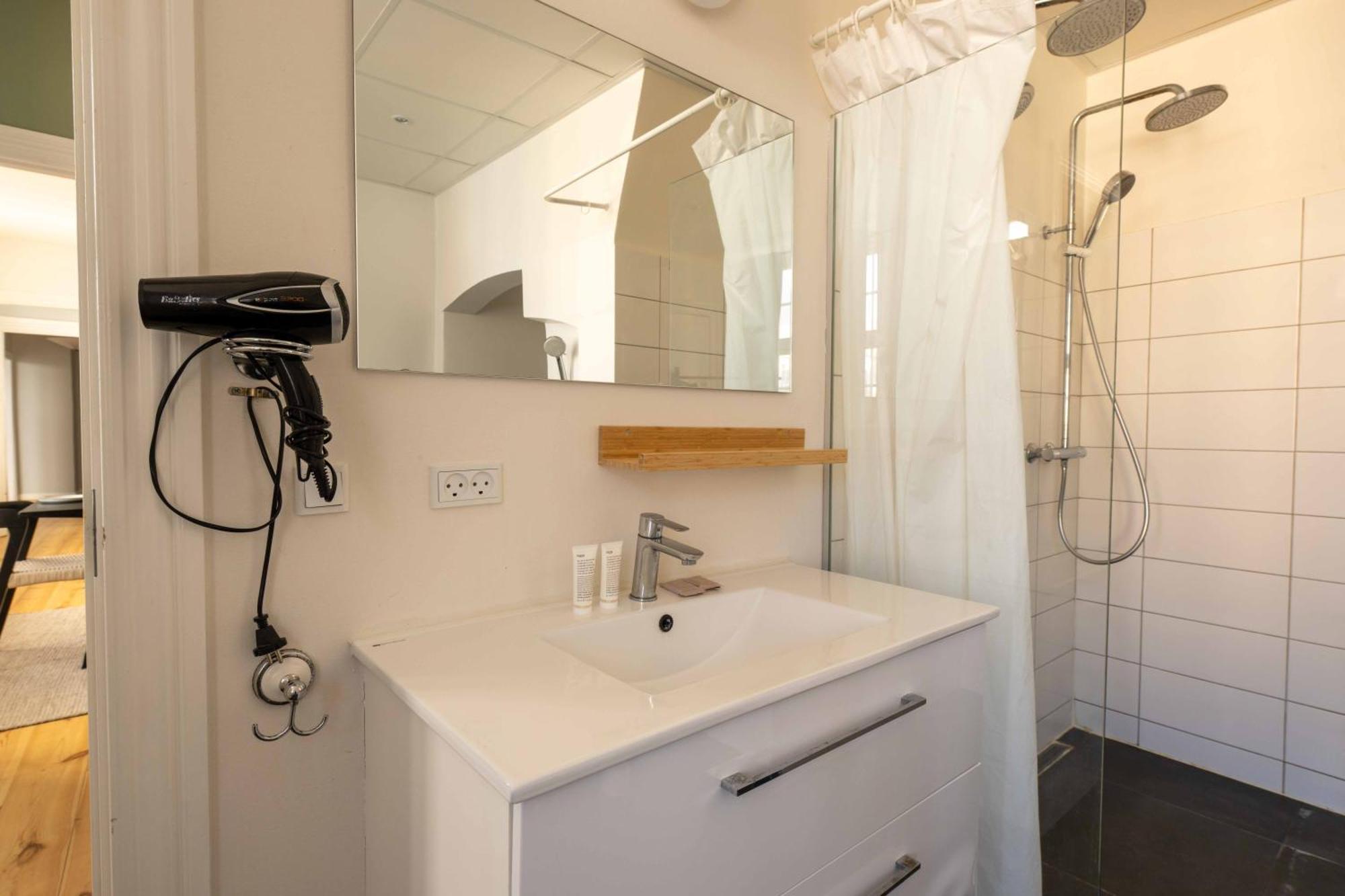 Big 4 Bedroom Apartment With Bathtub By Cph City Hall Square Copenhagen Exterior photo