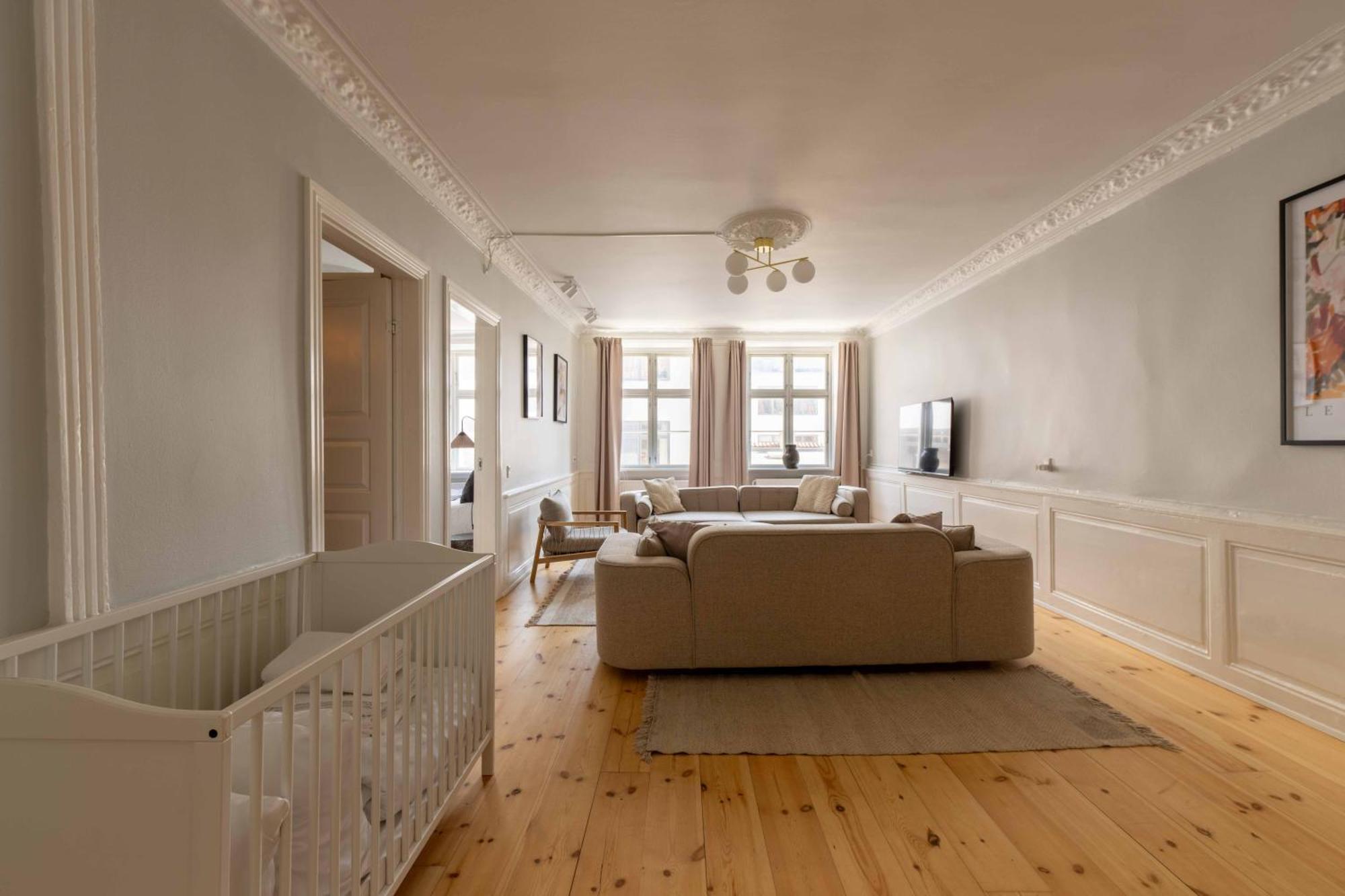 Big 4 Bedroom Apartment With Bathtub By Cph City Hall Square Copenhagen Exterior photo